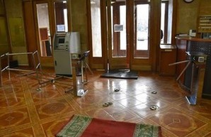 Глава одесского облсовета о Бобровской с "болгаркой": турникеты можно было снять, открутив пару болтов (ФОТО)