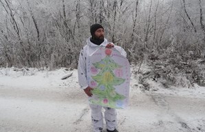 Новый год в АТО: Санта Клаус на БТР, снеговик-разведчик и взрывоопасные елки (ФОТО)