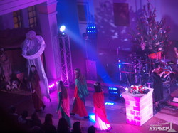 Звук, свет и флёр: в одесской Кирхе прошел рождественский концерт Елены Войнаровской (ФОТО)