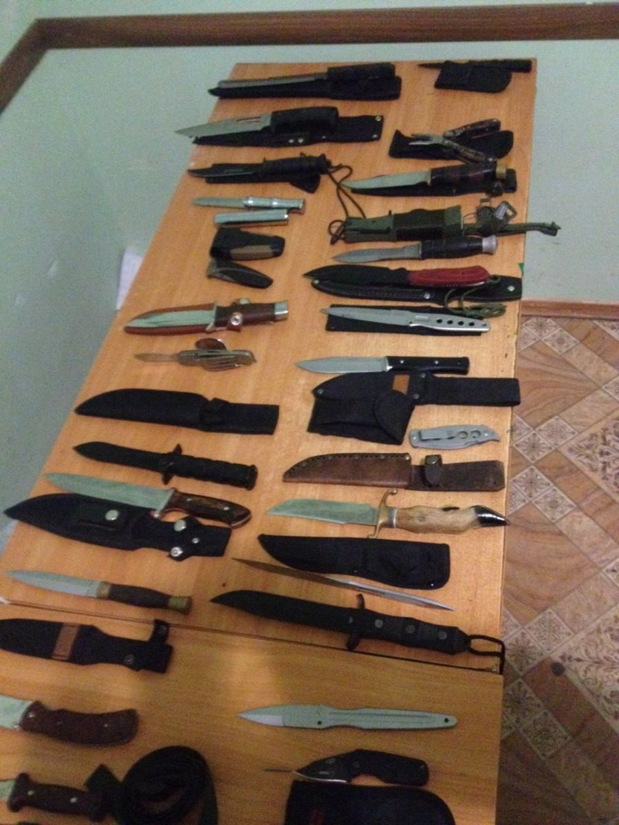 Одесские пограничники задержали украинца с 27 ножами и стартовым пистолетом 