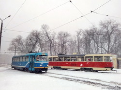 Одессу продолжает заваливать снегом (ФОТО)