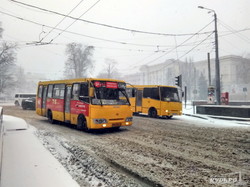 Одессу продолжает заваливать снегом (ФОТО)