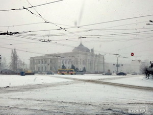 В Одесской области из-за непогоды обесточено 17 населенных пунктов