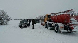 Дороги Одесской области постепенно расчищают (ФОТО)