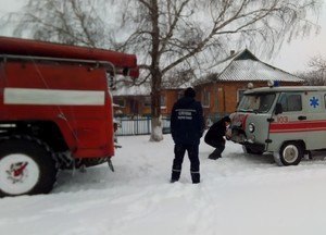 Непогода в Одесской области: спасатели вытащили из снежного плена машину скорой помощи (ФОТО)