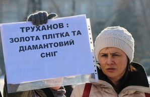 Во время визита Президента под обладминистрацией прошел митинг: Аднан Киван поругался с активистами (ФОТО, ВИДЕО)