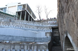 Легендарный символ Одессы - Потемкинская лестница - под угрозой из-за заливания водой в морозную погоду (ФОТО, ВИДЕО)