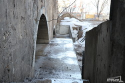 Легендарный символ Одессы - Потемкинская лестница - под угрозой из-за заливания водой в морозную погоду (ФОТО, ВИДЕО)