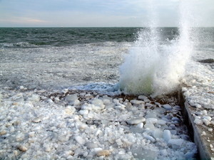 Ледяной прибой у одесского побережья (ФОТО, ВИДЕО)