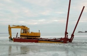 В Одесской области воровали подводный кабель с помощью плавучего эскаватора (ФОТО, ВИДЕО)