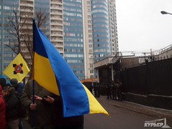 В Одессе водрузили флаг Украины на консульство России (ФОТО, ВИДЕО)