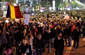 В столице Румынии проходят массовые антикоррупционные акции протеста