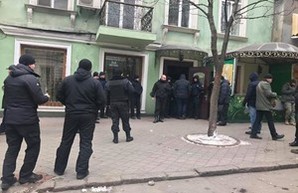Скандал и драка в центре города (ФОТО)
