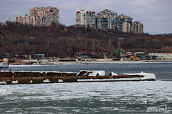 В Одессе море покрылось льдом (ФОТО)