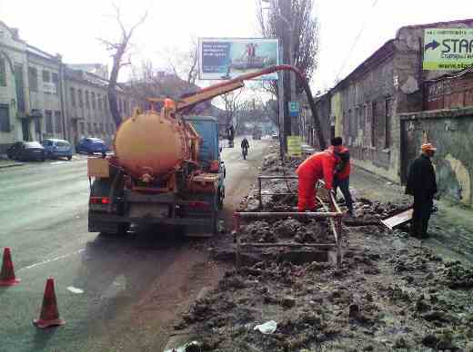 В Одессе чистят ливневки