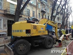 Из-за аварии на теплотрассе в некоторых домах в центре Одессы нет горячей воды (ФОТО)