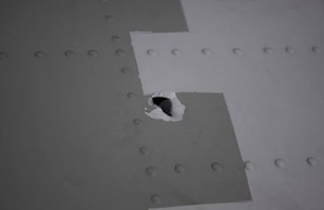 Опубликованы фото пострадавшего от российского обстрела украинского самолета