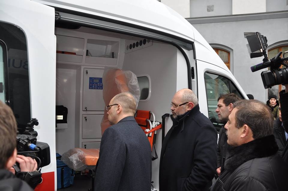 Южные районы Одесской области получили новенькие машины "скорой помощи"