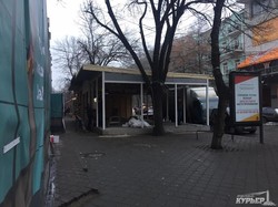 Центр Одессы зачищают от капитальных летних площадок ресторанов (ФОТО)