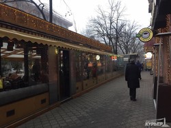 Центр Одессы зачищают от капитальных летних площадок ресторанов (ФОТО)