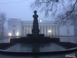 Одесса погрузилась в очень густой туман (ФОТО)