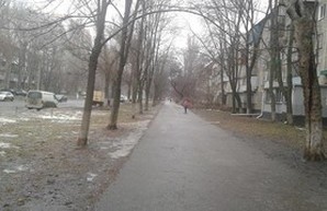 Одесские улицы и дворы превратились в ледовые катки (ФОТО)