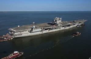 Первый в мире атомный авианосец официально списан: с корабля демонтируют ядерные реакторы
