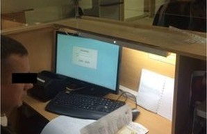 В международном аэропорту "Одесса" иностранка пыталась дать взятку пограничнику (ФОТО)