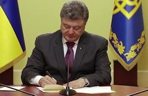 Порошенко распорядился принять меры по обеспечению энергетической безопасности и сохранению порядка в зоне АТО