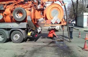 В Одессе помыли остановки общественного транпорта (ФОТО)