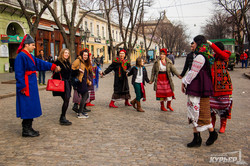 В Одессе началась Масленица: танцы и соломенный лабиринт на Дерибасовской (ФОТО)
