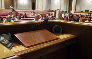Парламент не принял законопроекты о защите вкладчиков лопнувших банков