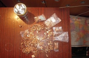 Одесские таможенники обнаружили более килограмма контрабандных золотых украшений (ФОТО)