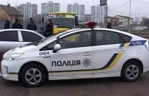 В Киеве неизвестный угнал маршрутку и устроил перестрелку с полицией