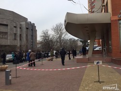 В Одессе ищут бомбу в бизнес-центре рядом с областной администрацией (ФОТО)