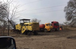 В Одесской области начали ремонтировать дорогу, которой нет (ФОТО)
