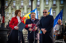 В  Одессе интернационально отметили весенний праздник Мэрцишор (ФОТО)