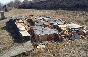 В Одесской области опять поглумились над памятником жертвам Холокоста (ФОТО)