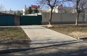 На улице Долгой в Одессе продолжается капитальный ремонт