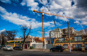 Из-за многоэтажного новостроя в Одессе обрушился частный жилой дом (ФОТО)