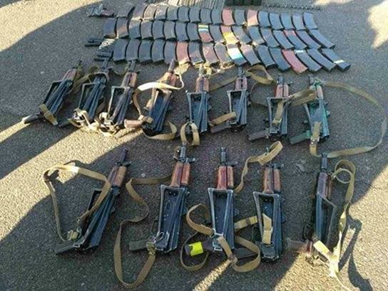 Из Одессы в Киев везли 13 автоматов: не довезли