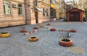 В Одессе ремонтируют внутриквартальный проезд (ФОТО)