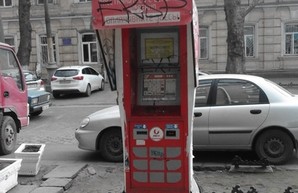 С одесских улиц убирают терминалы пополнения счета