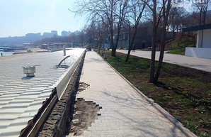 В одесской Отраде под землю ушла набережная