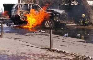 Одна из версий взрыва автомобиля в центре Мариуполя - теракт