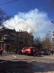 В Одессе сгорел дом в центре города: жителей будут отселять