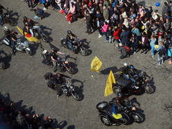 По Одессе идет торжественное шествие Юморины