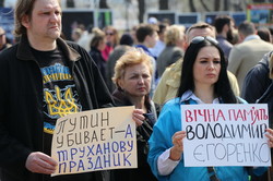В Одессе возле Дюка прошел безмолвный митинг в память погибших героев АТО (ФОТО)
