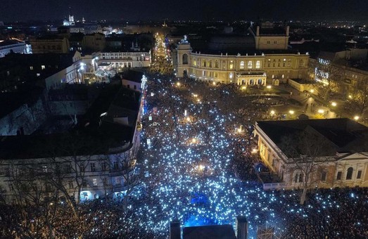 На финальный концерт Юморины в Одессе собралось несколько десятков тысяч человек (ФОТО, ВИДЕО)