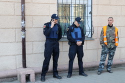 Флагами и шинами в Одессе пикетируют налоговую (ФОТО)